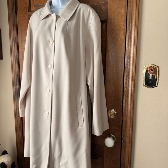 Saks Fifth Avenue Ivory Coat Size 3X - Picture 6 of 12